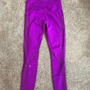 Girls Ivivva Pink/Magenta Leggings.(Size 14 girls)